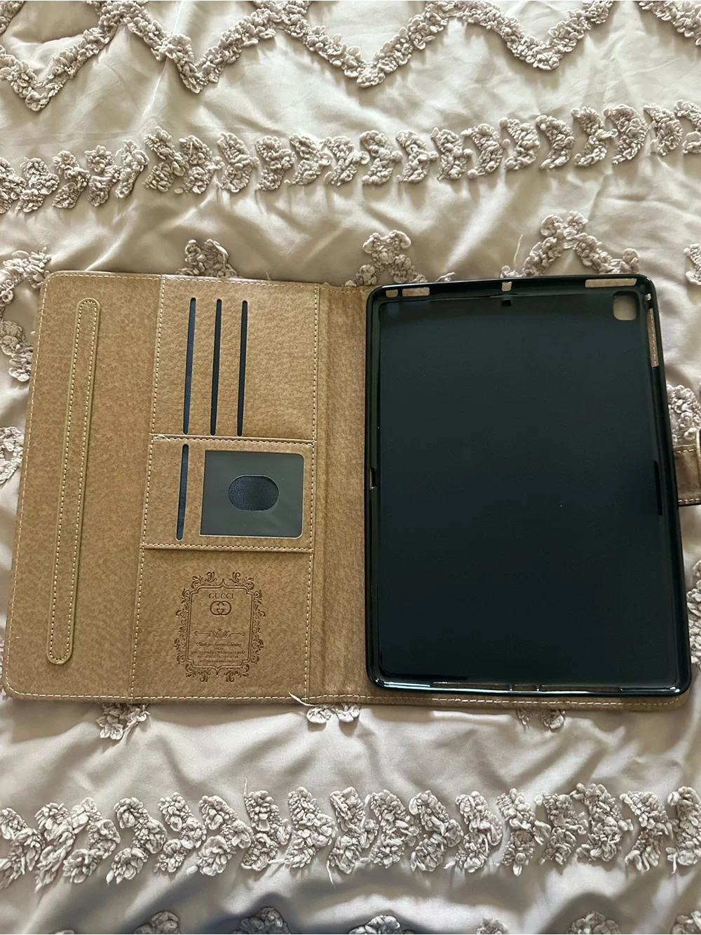 Gucci Beige GG Supreme Phone/Tablet Folio with Green-Red Web Stripe a16